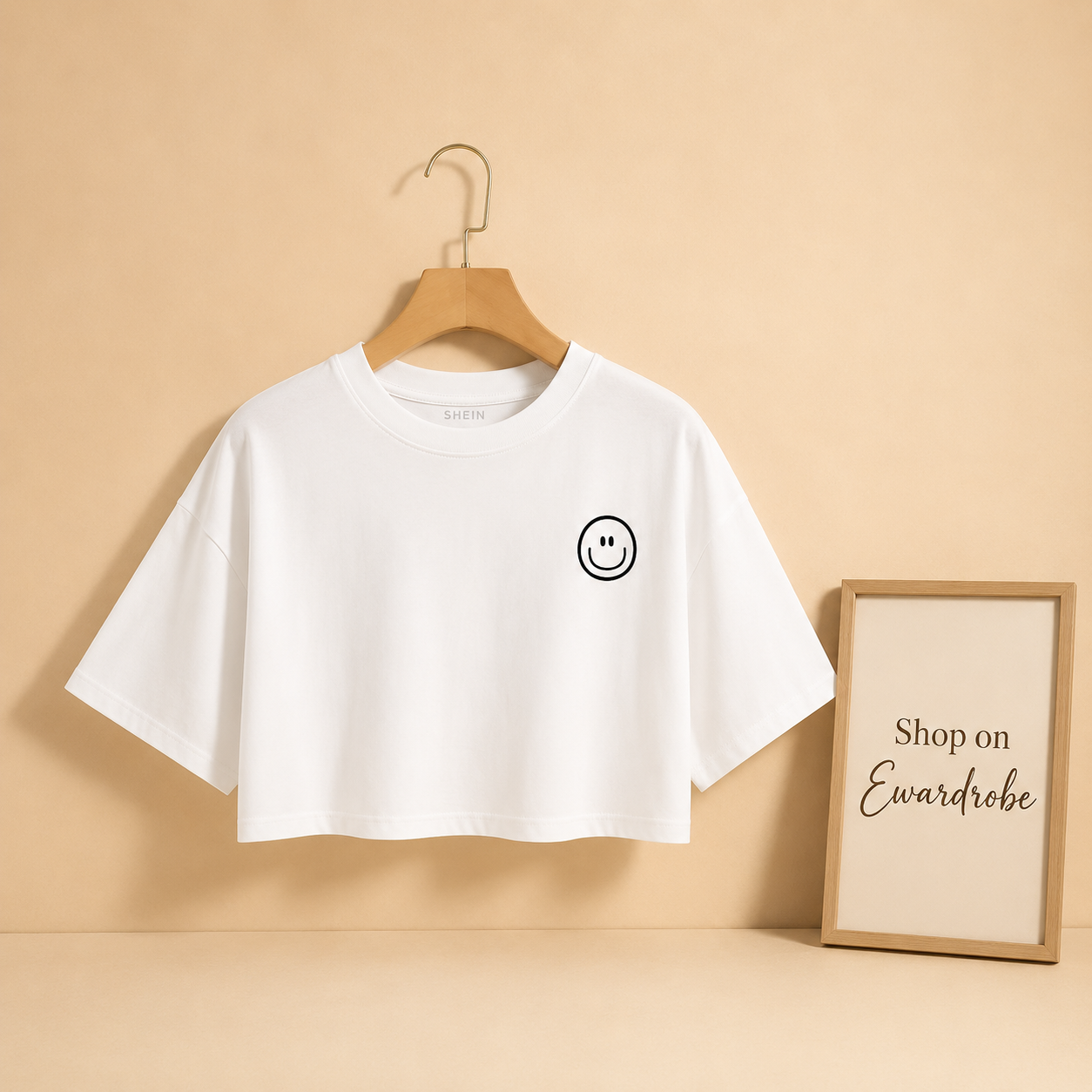 WHITE CROP TSHIRT SMILEY FACE POCKET