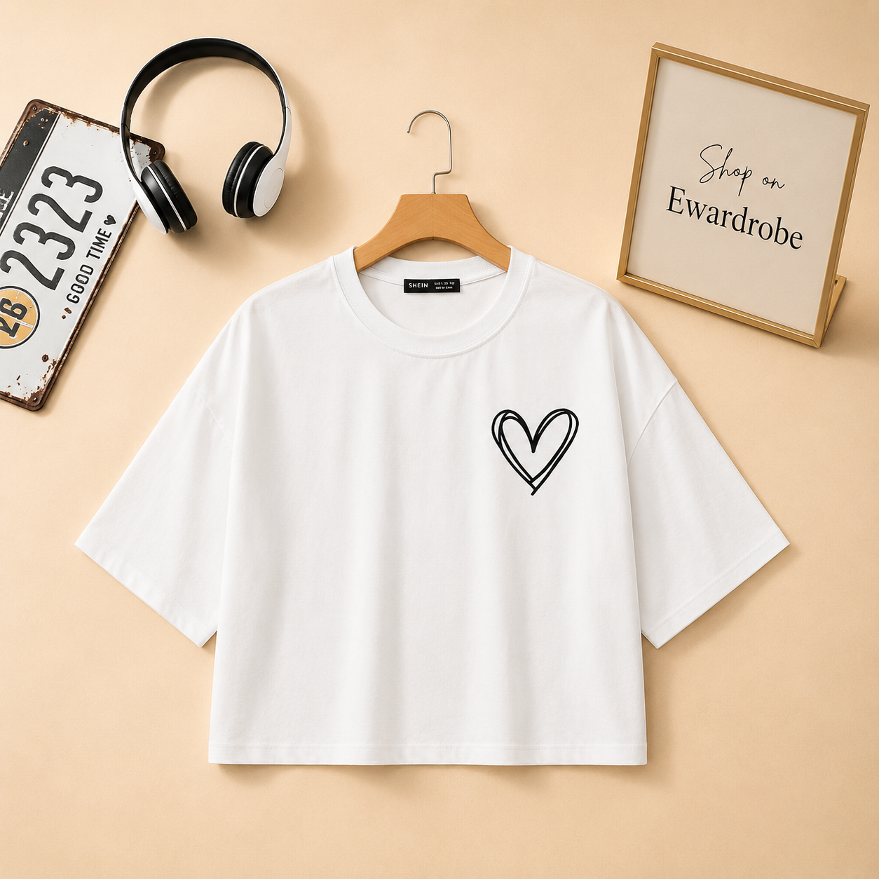 WHITE CROP TSHIRT SHREDDED HEART POCKET