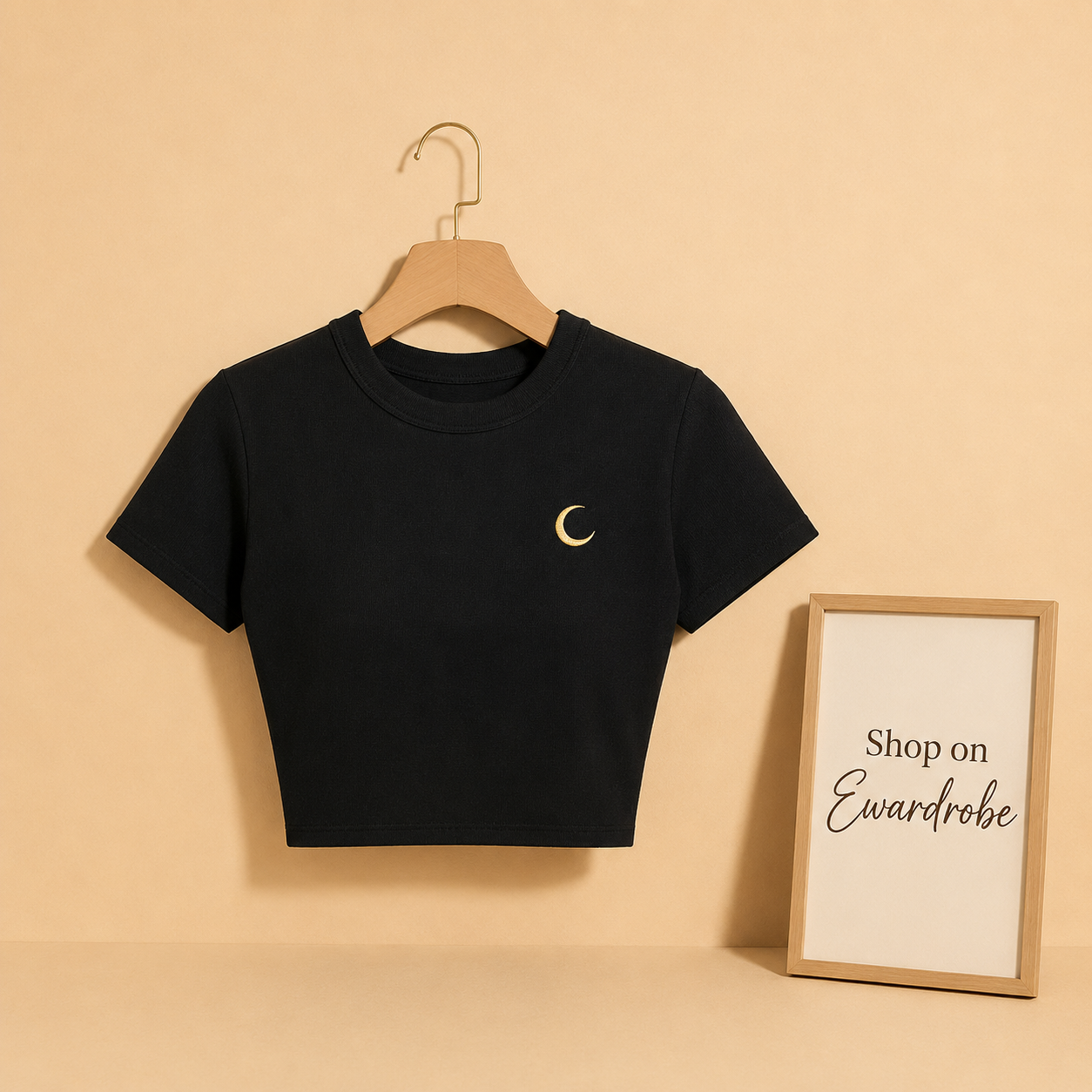 BLACK CROP TSHIRT YELLOW MOON AT POCKET