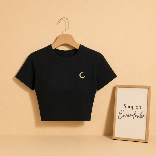 BLACK CROP TSHIRT YELLOW MOON AT POCKET