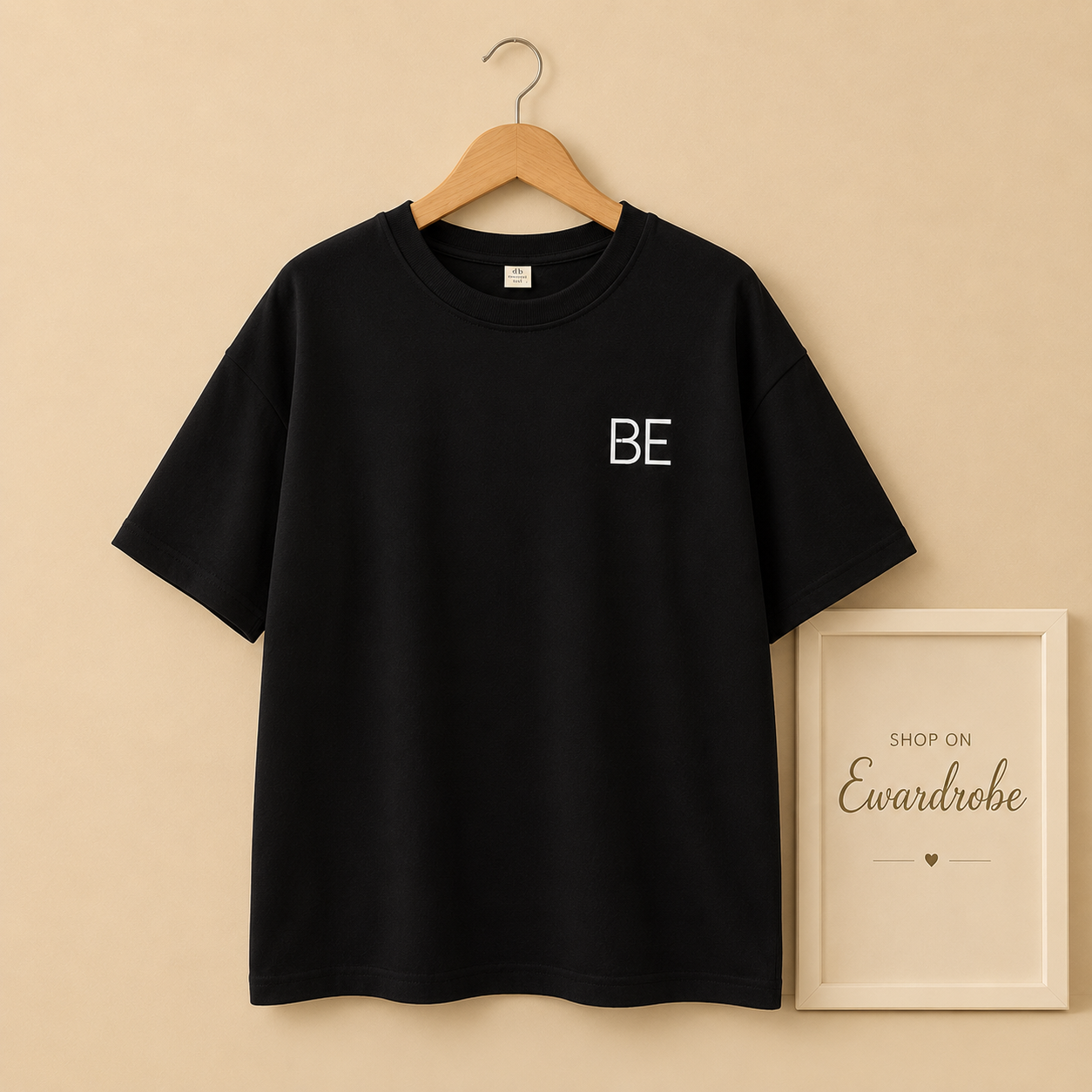 BLACK TSHIRT BE ON POCKET