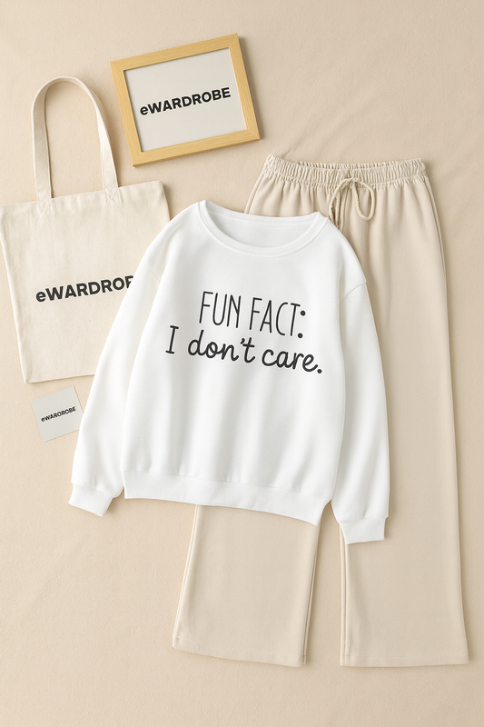 FUN FACT WHITE SWEATSHIRT WITH BEIGE FLAPPER