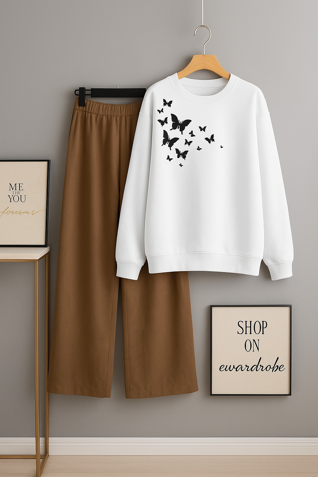 SHOULDER BUTTERFLY WHITE SWEATSHIRT WITH BROWN FLAPPER