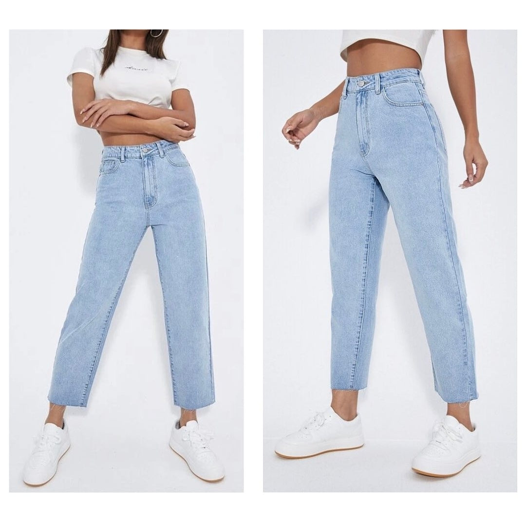 ICE BLUE MOM JEANS