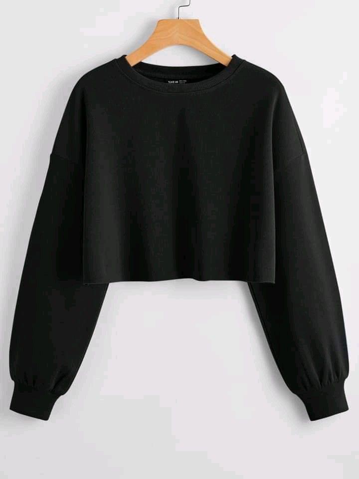 PLAIN BLACK CROP SWEATSHIRT